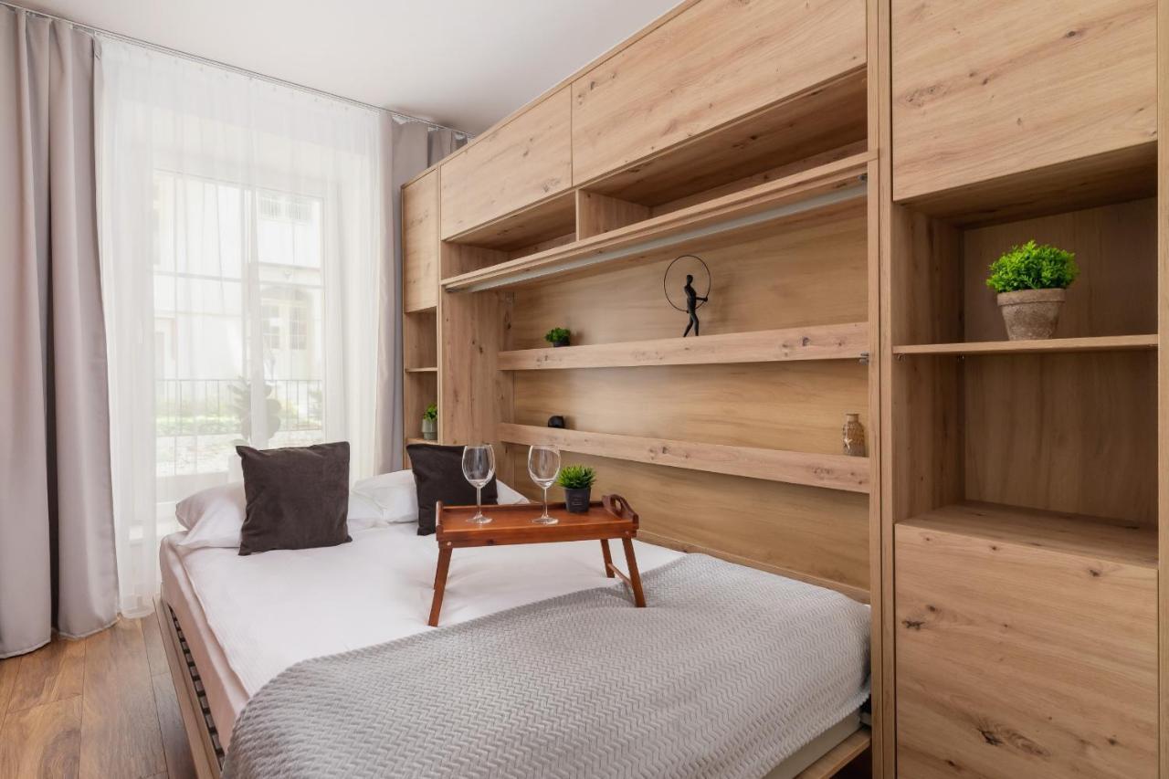 Apartment Kazimierz Elegant With Terrace Near Main Square By Renters Krakau